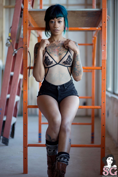 Beautiful Sexy Suicide Girl Sinopa Writing On The Walls002 High resolution iPhone retina image
