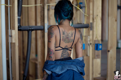 Beautiful Sexy Suicide Girl Sinopa Writing On The Walls003 High resolution iPhone retina image