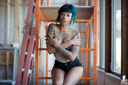 Beautiful Sexy Suicide Girl Sinopa Writing On The Walls004 High resolution iPhone retina image