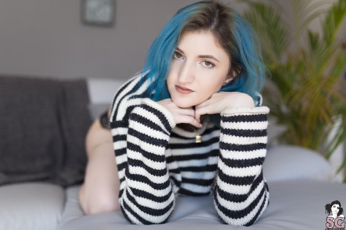 Sexy Suicide Girl Norte I Woke Up Late (2) High resolution lossless retina image
