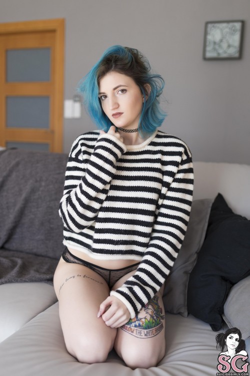 Sexy Suicide Girl Norte I Woke Up Late (1) High resolution lossless retina image