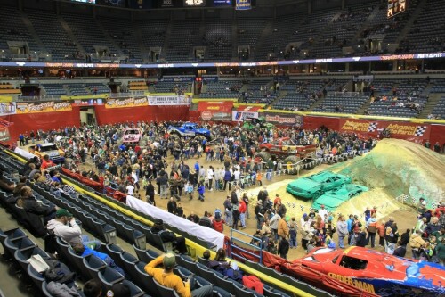 crowds at the pit party before the show 5362367518 o