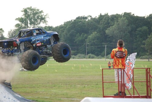 monster trucks 006 large 9386215032 l