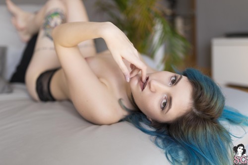 Sexy Suicide Girl Norte I Woke Up Late (17) High resolution lossless retina image