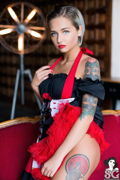 Beautiful Sexy Suicide Girl Valeriya The queen of cards 12 High resolution lossless image