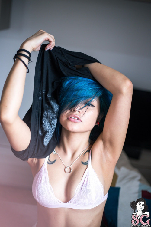 Beautiful Suicide Girl Bluejelly Blue Candy (9) High resolution lossless iPhone retina image