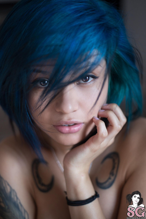 Beautiful Suicide Girl Bluejelly Blue Candy (16) High resolution lossless iPhone retina image