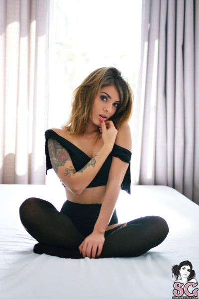 Beautiful Suicide Girl 7 thaiz THE FIRST TIME High resolution image
