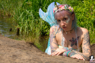 Beautiful Suicide Girl Mermio Revealing Mermaid 9 High resolution lossless iPhone Retina image
