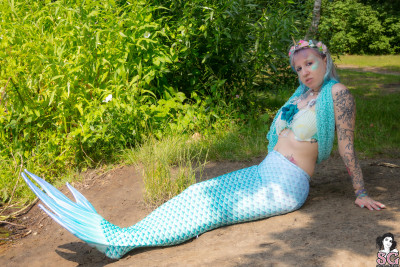 Beautiful Suicide Girl Mermio Revealing Mermaid 0 High resolution lossless iPhone Retina image