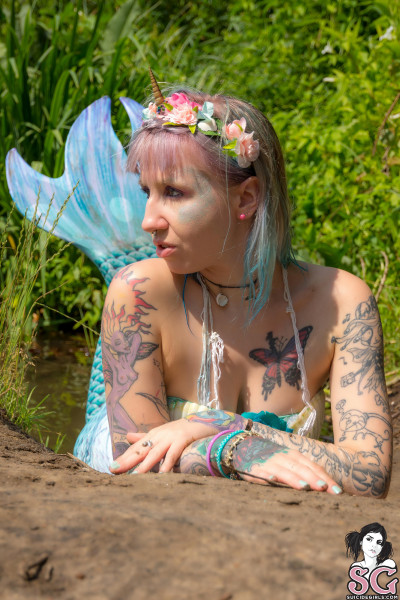Beautiful Suicide Girl Mermio Revealing Mermaid 10 High resolution lossless iPhone Retina image
