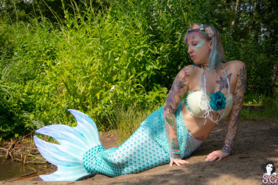Beautiful Suicide Girl Mermio Revealing Mermaid 2 High resolution lossless iPhone Retina image