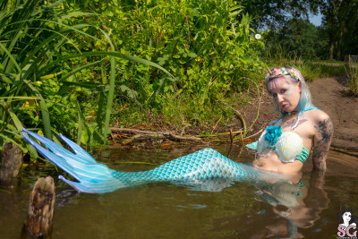 Beautiful Suicide Girl Mermio Revealing Mermaid 13 High resolution lossless iPhone Retina image
