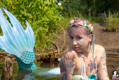 Beautiful Suicide Girl Mermio Revealing Mermaid 14 High resolution lossless iPhone Retina image