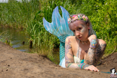 Beautiful Suicide Girl Mermio Revealing Mermaid 8 High resolution lossless iPhone Retina image