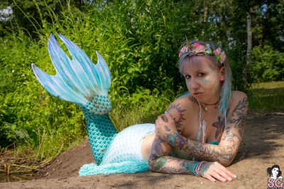 Beautiful Suicide Girl Mermio Revealing Mermaid 4 High resolution lossless iPhone Retina image