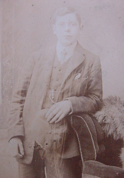 1880 TO 1921 12 BIB AS A YOUNG MAN
