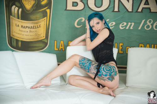 Beautiful Suicide Girl Lilyt Time Flies (8) High resolution lossless image