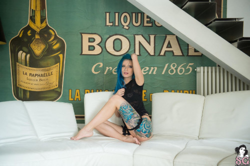 Beautiful Suicide Girl Lilyt Time Flies (7) High resolution lossless image