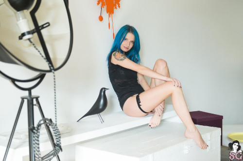 Beautiful Suicide Girl Lilyt Time Flies (1) High resolution lossless image