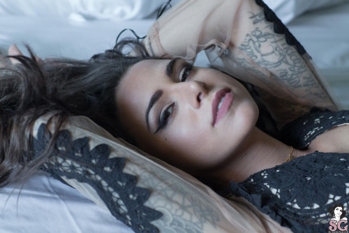 Beautiful Suicide Girl Suttin Sleeping In (24) High resolution lossless image