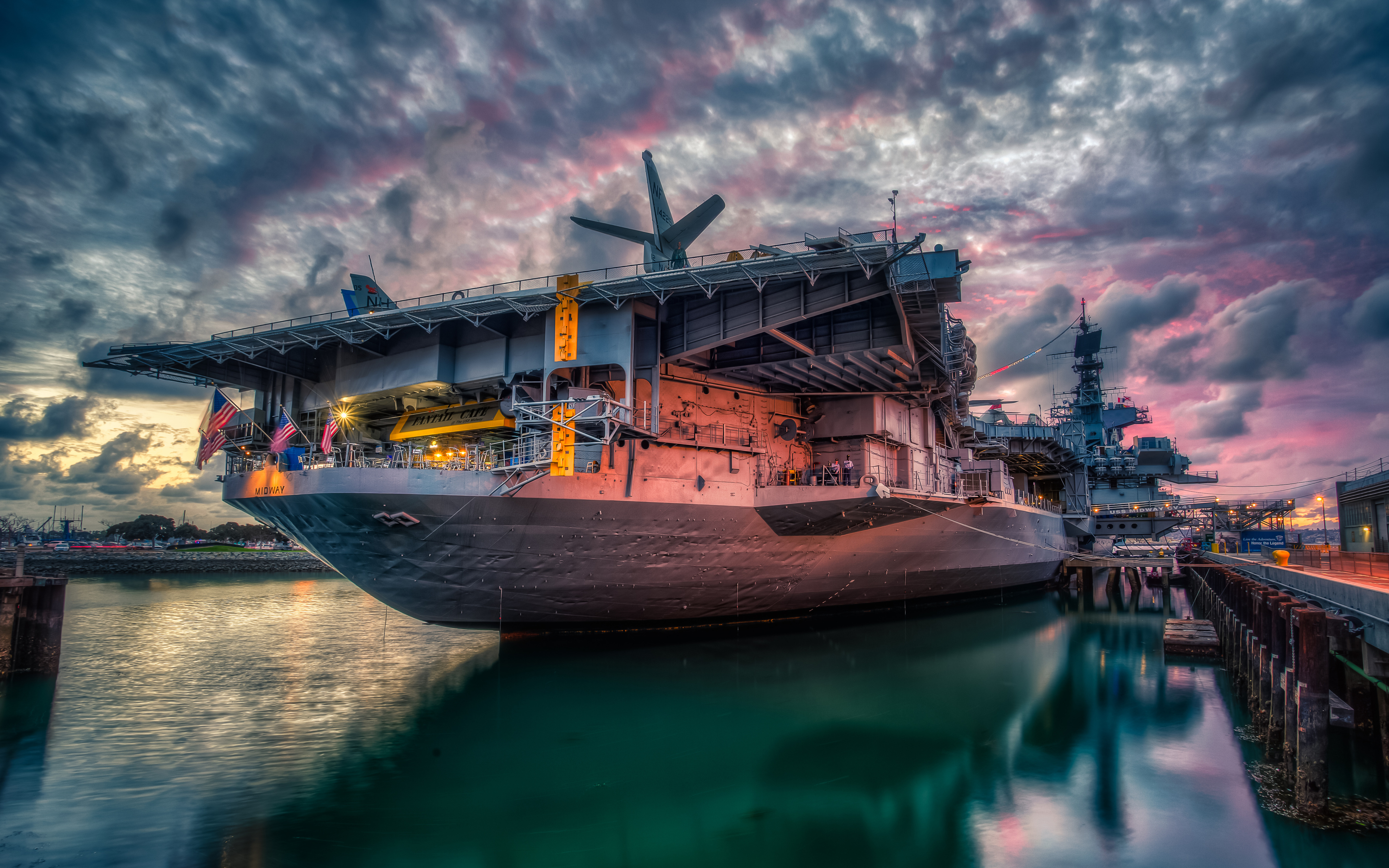 Ships сайт. Авианосец Мидуэй в Сан Диего. Сан-Диего Калифорния корабли. San Diego корабль California. Сан Диего Пристань.