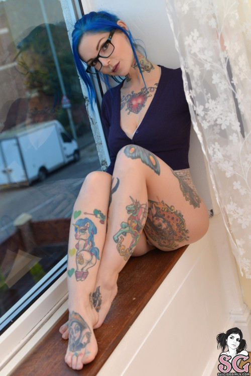 Beautiful Sexy Suicide Girl Riae Killing Time (8) High resolution retina image