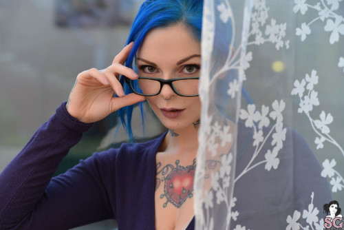 Beautiful Sexy Suicide Girl Riae Killing Time (4) High resolution retina image