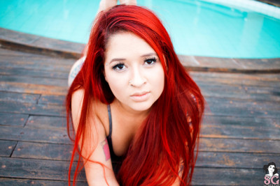 Beautiful Suicide Girl Drielly Swimming pool 20 High resolution lossless iPhone retina image