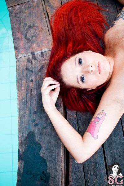 Beautiful Suicide Girl Drielly Swimming pool 45 High resolution lossless iPhone retina image