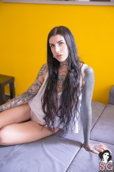 Beautiful Suicide Girl Nikkisleepy Between the couch and the clouds 1 High resolution lossless iPhon