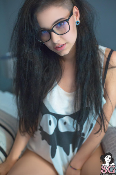 Beautiful Sexy Suicide Girl High resolution image 1 Beatriceylenia Game of Mirrors