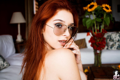 Beautiful Suicide Girl Cahpolly WE TURN RED 36 High resolution lossless retina image