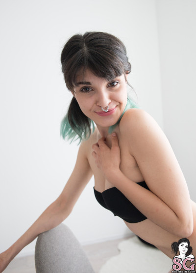Beautiful Sexy suicide girl Novaanne Domingo 17 High resolution lossless iPhone retina image