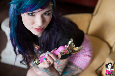 Beautiful Suicide Girl Hali Moon Prism Power 1528144 High resolution lossless HD image
