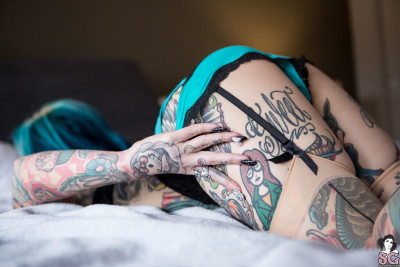 Beautiful Suicide girl Neptune Deep Submerge (15) High resolution lossless image