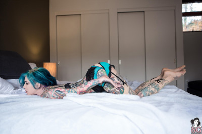 Beautiful Suicide girl Neptune Deep Submerge (14) High resolution lossless image