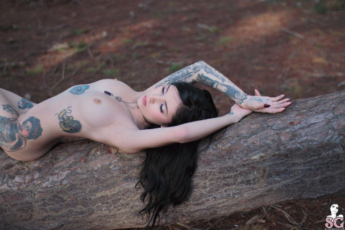 Download Beautiful Suicide Girl Coralinne Forest Nymph (37) High resolution lossless image