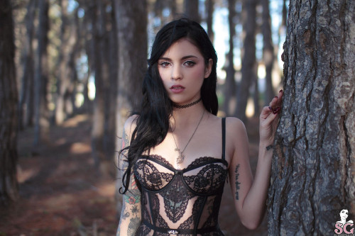 Download Beautiful Suicide Girl Coralinne Forest Nymph (1) High resolution lossless image