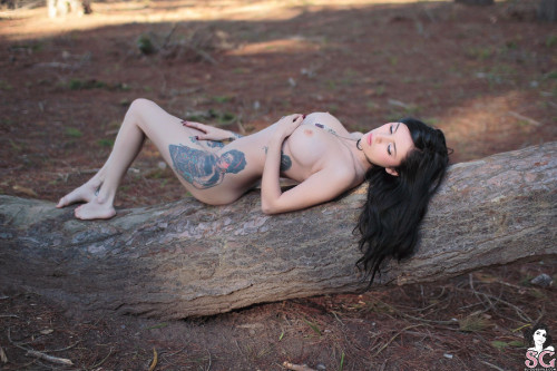 Download Beautiful Suicide Girl Coralinne Forest Nymph (34) High resolution lossless image