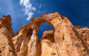 Stone arch South Utah (1)