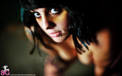 Beautiful Suicide Girl Radeo Thriller 25 High resolution lossless iPhone retina image