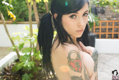 Beautiful Suicide Girl Coralinne Sunset (36) High resolution lossless image