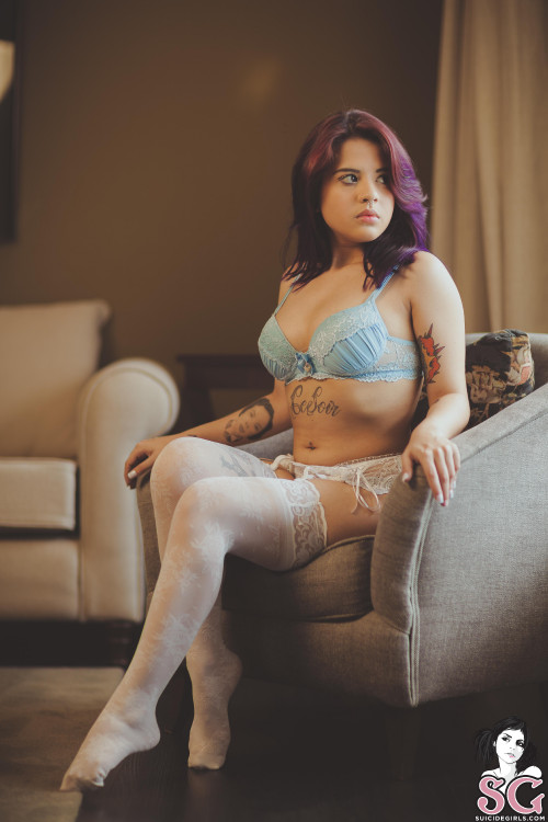 Beautiful Suicide GIrl 666evelyn Born to be Wild 04 iPhone high resolution retina image