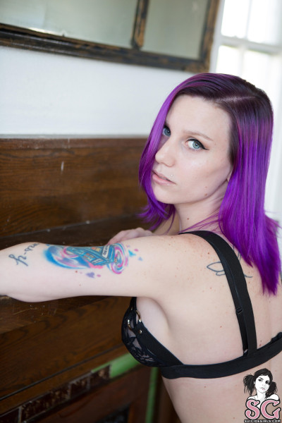 Beautiful Suicide Girl Fresa Entre Vous 04 High resolution HD lossless image
