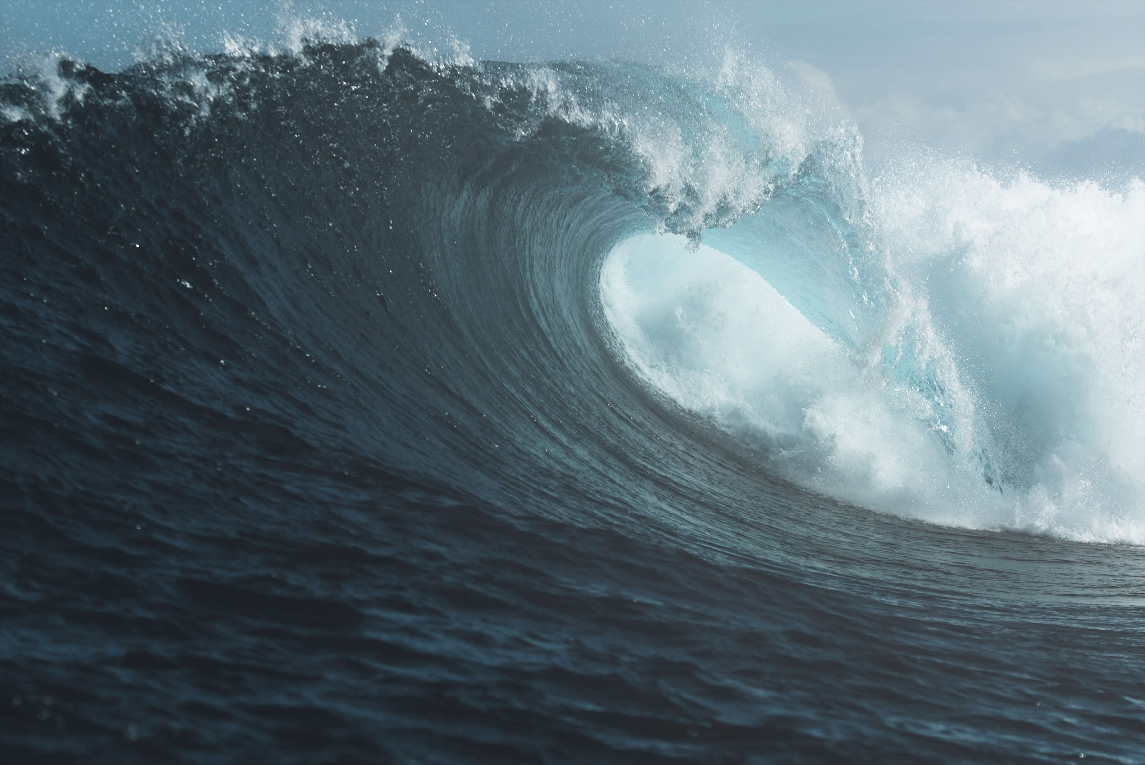 Обои на стол волна. Море океан волны шторм ЦУНАМИ. Море, волны. Океан волны. Огромные волны.