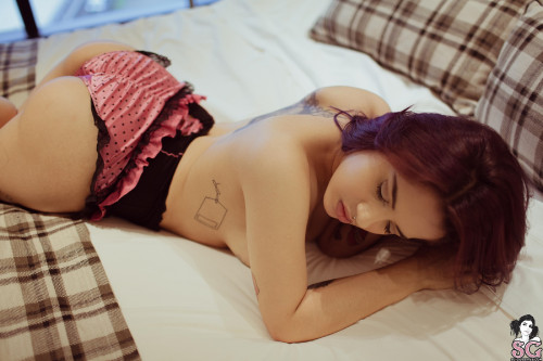 Beautiful Suicide GIrl 666evelyn Young Lust 16 iPhone high resolution retina image