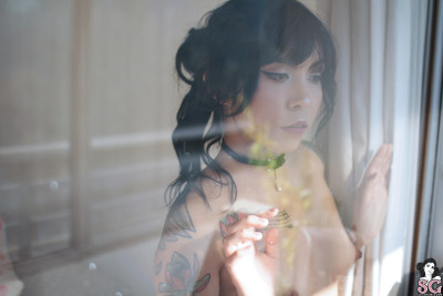 Beautiful Suicide Girl Attitude I wanna be yours 42 High resolution lossless iPhone Retina image