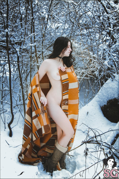 Beautiful Suicide Girl Aonbheannach And Winter Came 6 High resolution lossless iPhone retina image