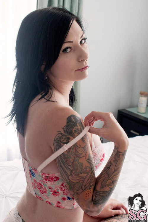Beautiful Suicide Girl Hylia Zelda's Lullaby (5) High resolution lossless iPhone image